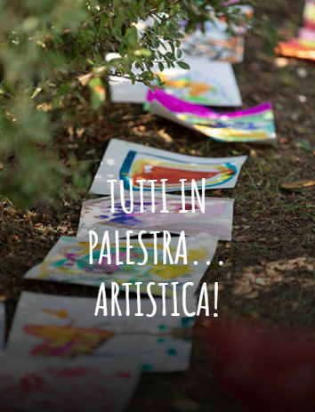 disegni fatti dai bambini disposti in terra sotto gli alberi 