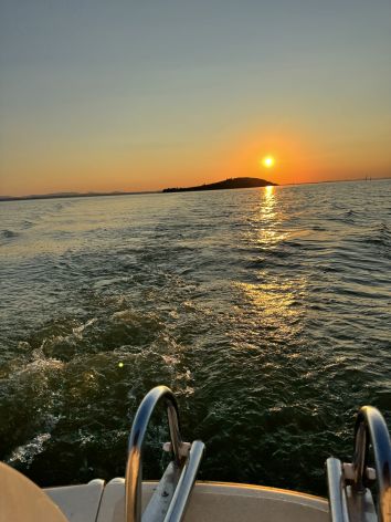 Titolo: Tour in barca elettrica al tramonto